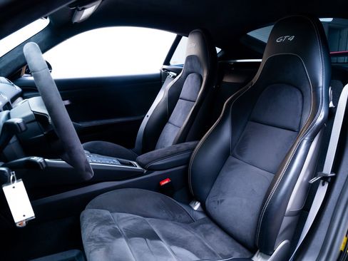 Used 2020 Porsche 718 Cayman GT4 RWD image 20