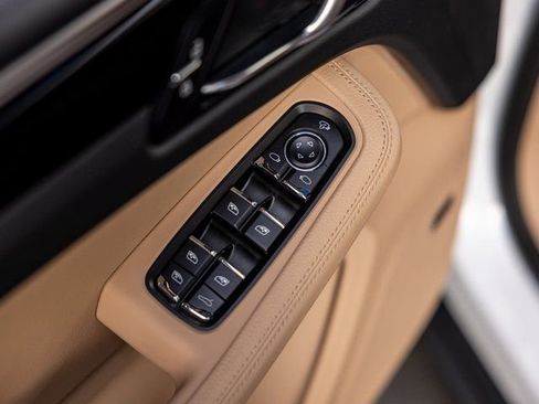 Certified 2025 Porsche Macan S image 44