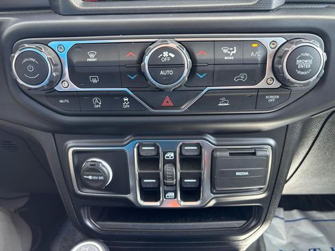 Used 2022 Jeep Wrangler Unlimited Sport AWD/4WD image 23
