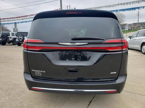 Used 2022 Chrysler Pacifica Touring AWD/4WD image 4