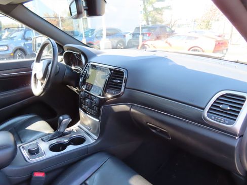 Used 2021 Jeep Grand Cherokee Limited w/ Luxury Group II image 16