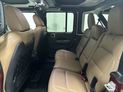 Used 2021 Jeep Wrangler Unlimited Rubicon AWD/4WD image 31