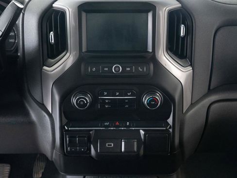 Used 2020 Chevrolet Silverado 1500 Custom w/ Custom Value Package AWD/4WD image 19