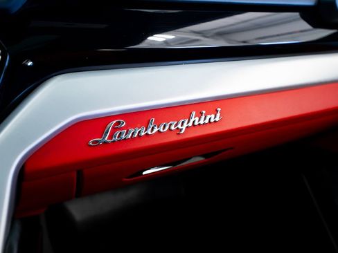 Used 2022 Lamborghini Urus AWD/4WD image 50