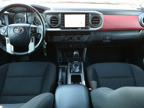 Used 2020 Toyota Tacoma SR5 image 2