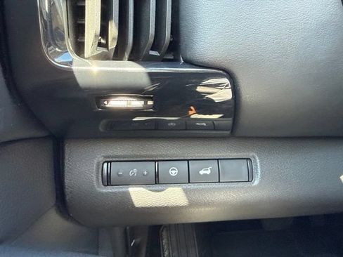 Used 2023 Nissan Pathfinder SV w/ SV Premium Package AWD/4WD image 23