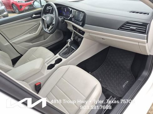 Used 2023 Volkswagen Jetta SE w/ Panoramic Sunroof Package FWD image 11