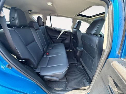 Used 2018 Toyota RAV4 Limited AWD/4WD image 23