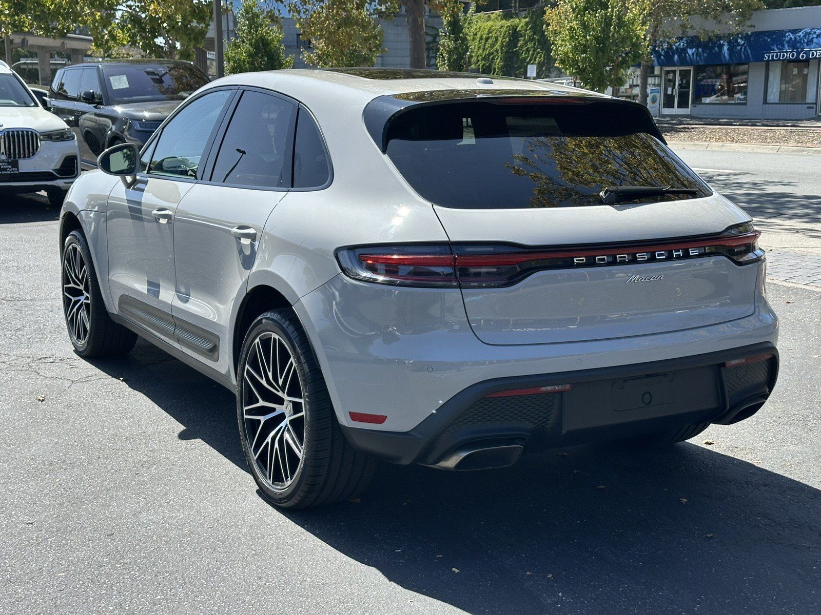 Used 2023 Porsche Macan AWD/4WD image 11