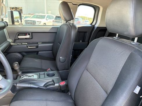 Used 2011 Toyota FJ Cruiser 4WD w/ Convenience Pkg image 19