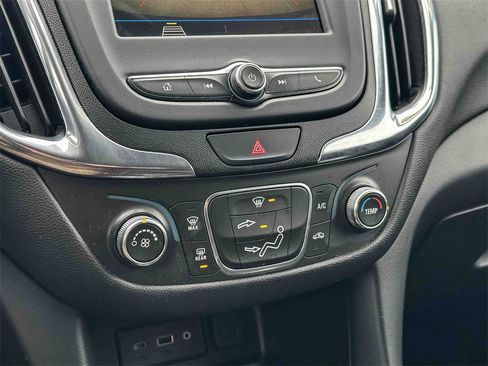 Used 2019 Chevrolet Equinox LT image 32