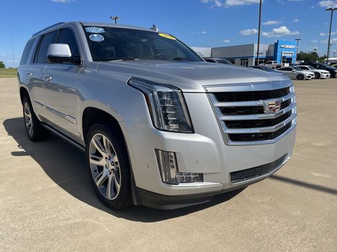 Used 2020 Cadillac Escalade Premium Luxury AWD/4WD image 2