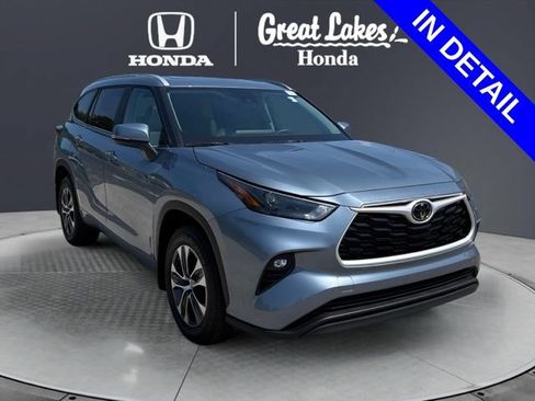 Used 2024 Toyota Highlander XLE AWD/4WD image 1