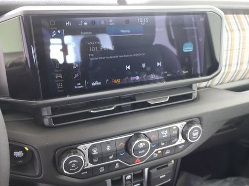 New 2026 Jeep Gladiator Sport AWD/4WD image 18