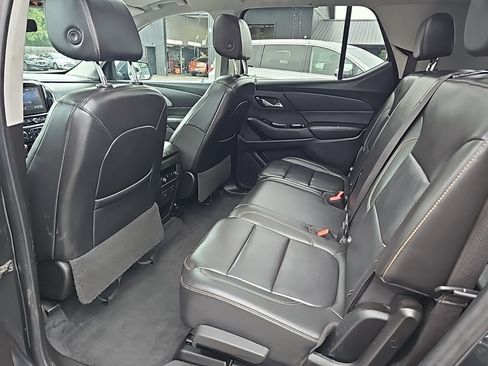 Used 2021 Chevrolet Traverse LT w/ LT Premium Package FWD image 12