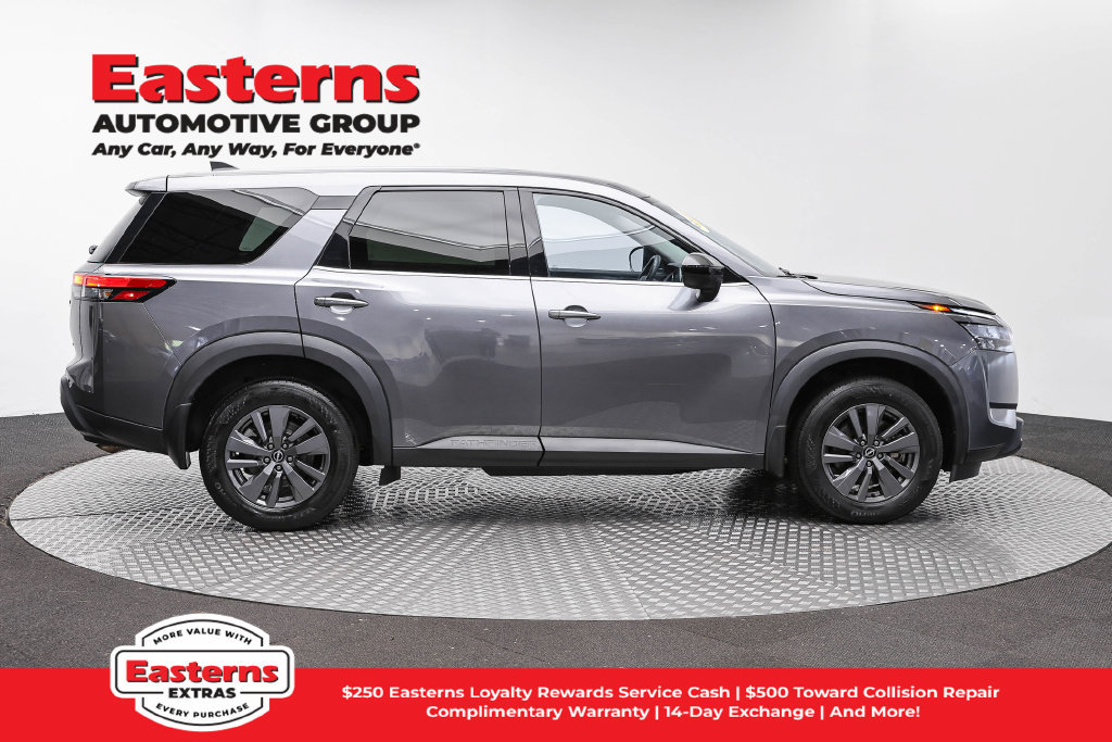 Used 2024 Nissan Pathfinder S AWD/4WD image 5