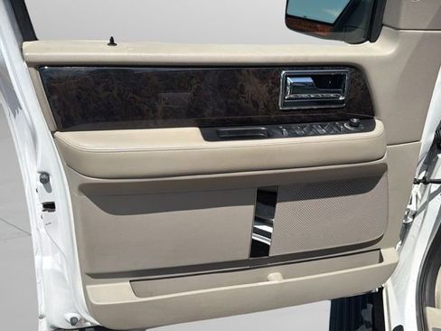 Used 2017 Lincoln Navigator Select RWD image 20