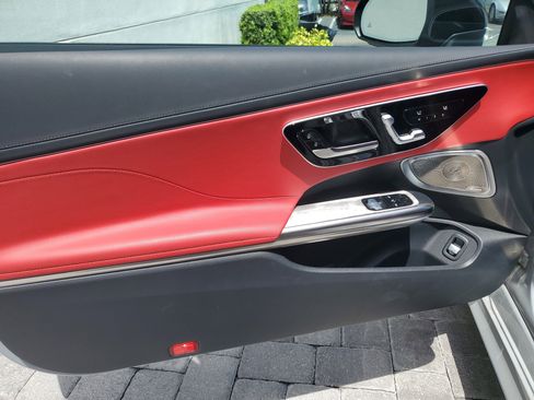 Used 2024 Mercedes-Benz CLE 300 4MATIC Coupe image 10