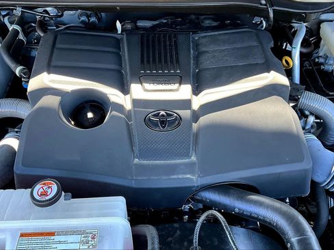 Used 2025 Toyota Tundra Platinum image 32