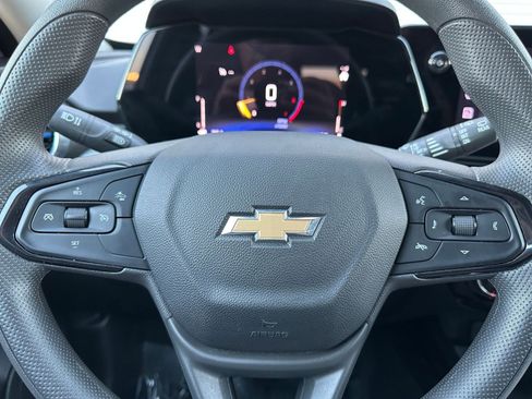 Used 2025 Chevrolet Trax LT image 25