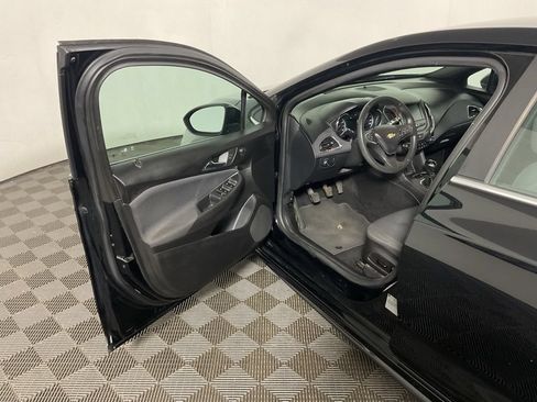 Used 2017 Chevrolet Cruze LT w/ Convenience Package FWD image 14