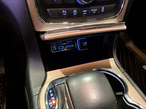 Used 2017 Jeep Grand Cherokee Limited AWD/4WD image 15