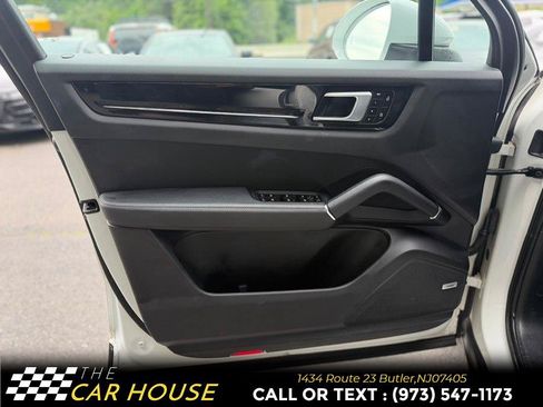 Used 2021 Porsche Cayenne AWD/4WD image 14