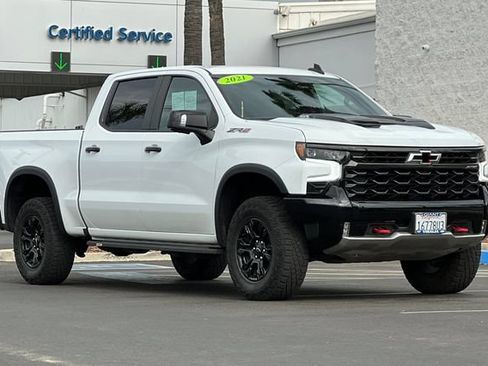 Used 2023 Chevrolet Silverado 1500 ZR2 w/ Technology Package AWD/4WD image 2