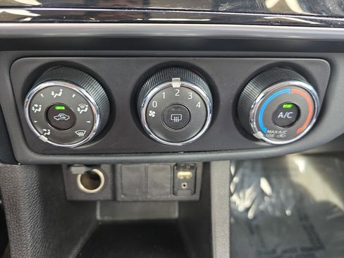 Used 2018 Toyota Corolla L image 24