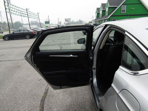 Used 2020 Ford Fusion Titanium AWD/4WD image 19