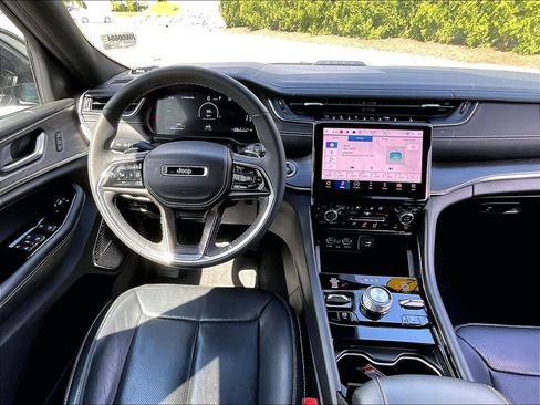 Used 2022 Jeep Grand Cherokee Overland AWD/4WD image 17