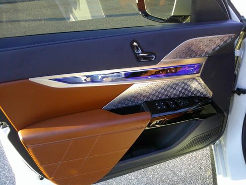 Used 2025 BMW 760i xDrive w/ Executive Package image 47