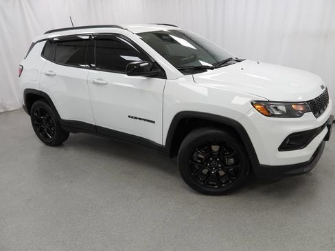Used 2025 Jeep Compass Latitude w/ Altitude Special Edition AWD/4WD image 18