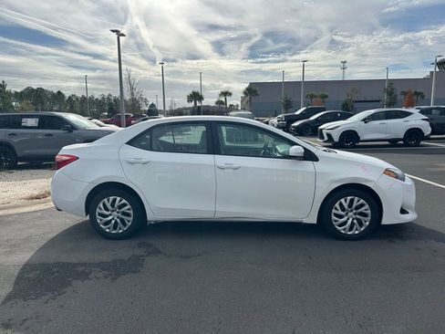 Used 2019 Toyota Corolla LE image 2