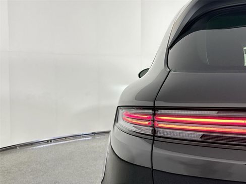 Certified 2025 Porsche Cayenne E-Hybrid AWD/4WD image 16