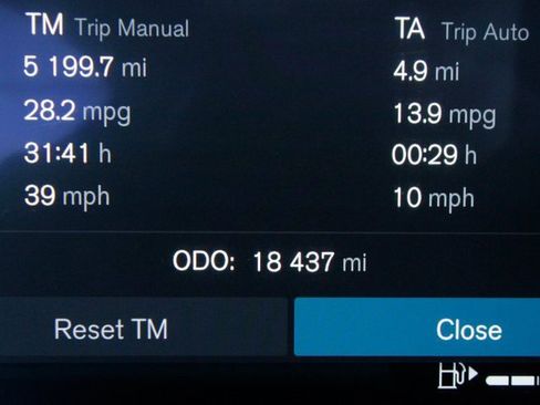 Certified 2025 Volvo XC60 B5 Plus image 5