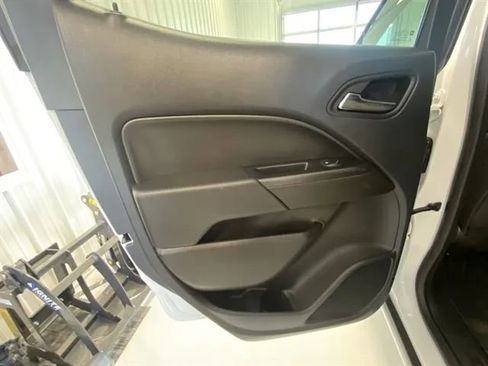 Used 2022 Chevrolet Colorado LT w/ LT Convenience Package AWD/4WD image 12