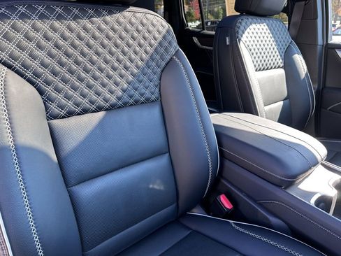 Used 2024 GMC Acadia Denali image 43