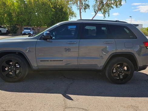 Used 2019 Jeep Grand Cherokee Laredo RWD image 7