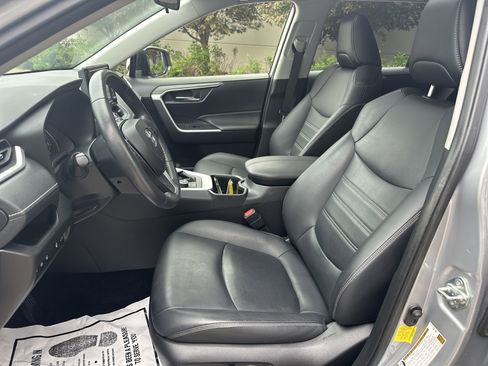 Used 2022 Toyota RAV4 XLE Premium AWD/4WD image 15