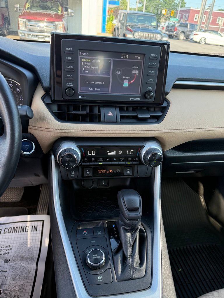 Used 2022 Toyota RAV4 XLE w/ XLE Grade Weather Package AWD/4WD image 15