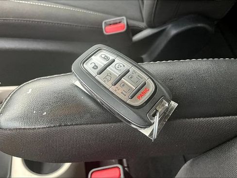 Used 2023 Chrysler Voyager LX FWD image 34