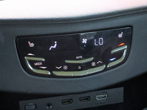 Used 2020 Cadillac Escalade ESV Luxury image 45