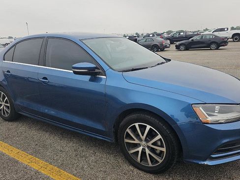 Used 2017 Volkswagen Jetta SE FWD image 3