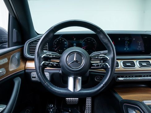 Used 2024 Mercedes-Benz GLS 450 4MATIC image 12