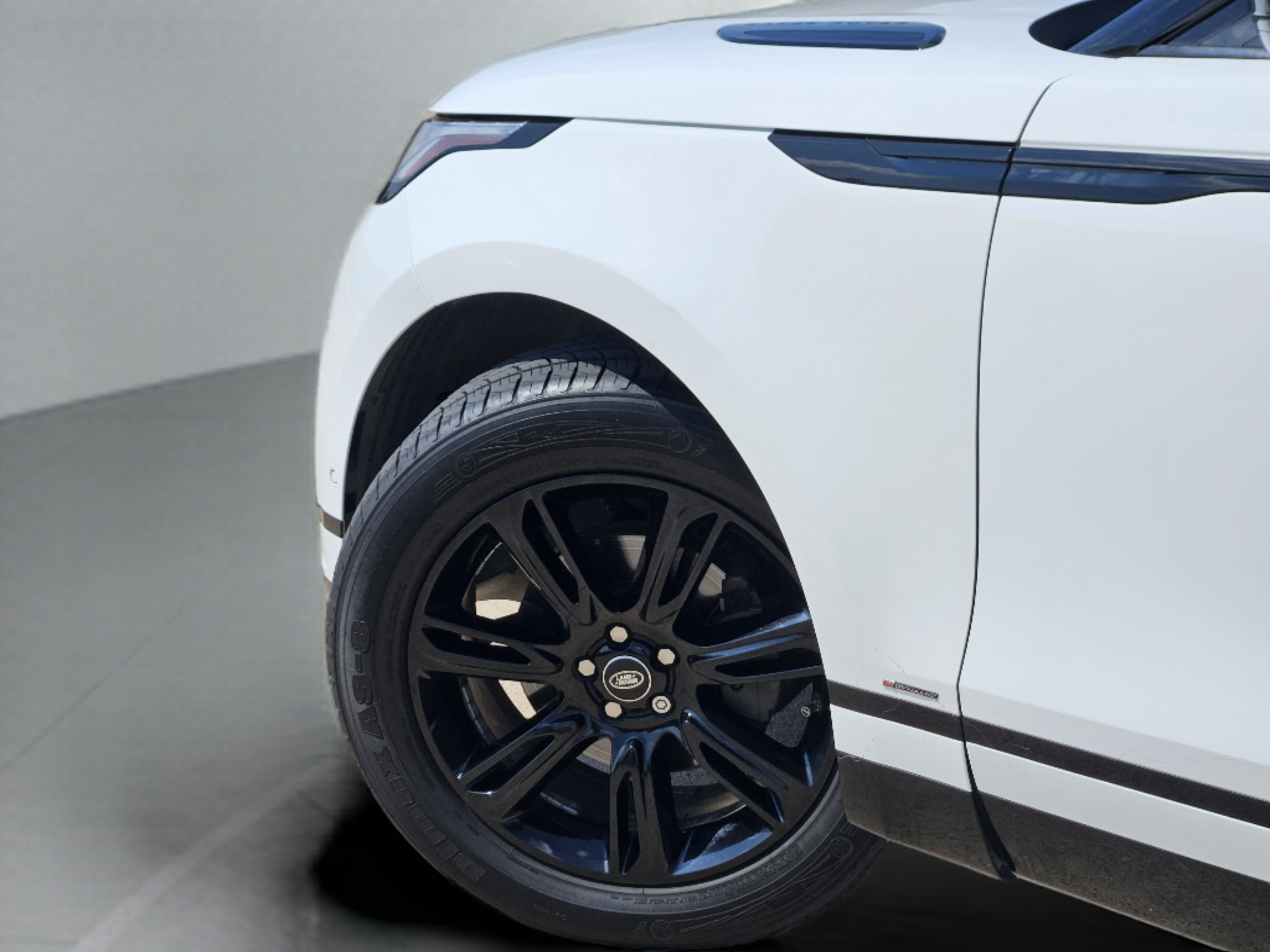 Used 2018 Land Rover Range Rover Velar R-Dynamic SE AWD/4WD image 22
