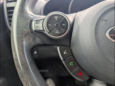 Used 2016 Kia Soul + FWD image 17