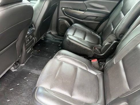 Used 2019 GMC Acadia SLT w/ LPO, Floor Liner Package FWD image 33