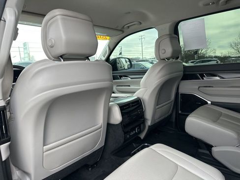 Used 2022 Jeep Grand Wagoneer Series III w/ Flexible Seating Group image 41