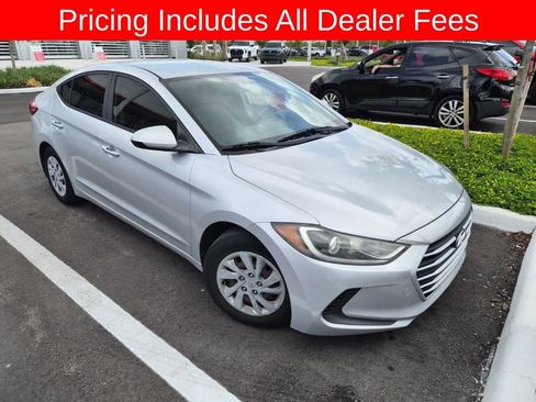 Used 2018 Hyundai Elantra SE FWD image 3